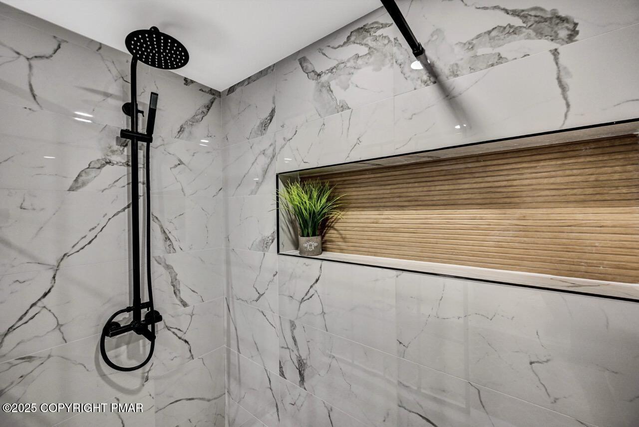 205 Winona Road Mount Pocono, PA 18344 - Photo 40 of 47