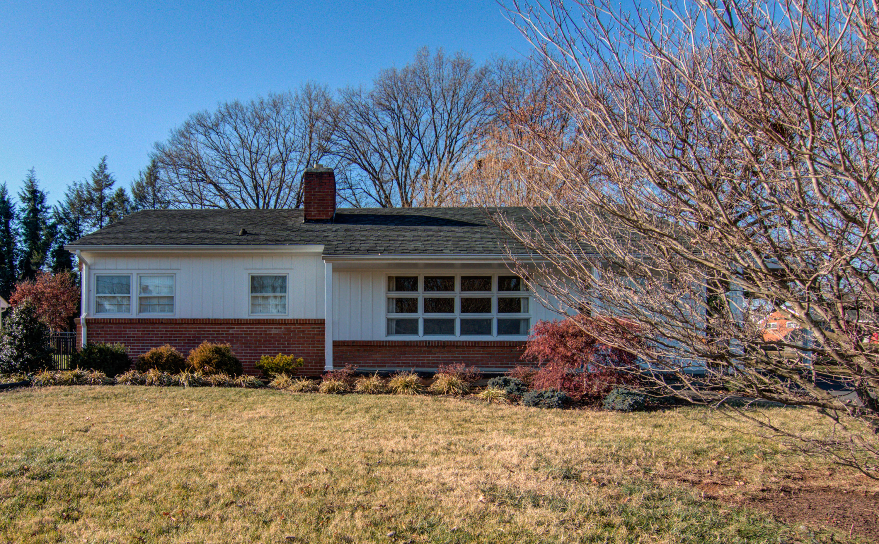 5250 Hawthorne Road Northwest Roanoke, VA 24012 - Photo 2 of 24 IMG_2396_397_398_399_400