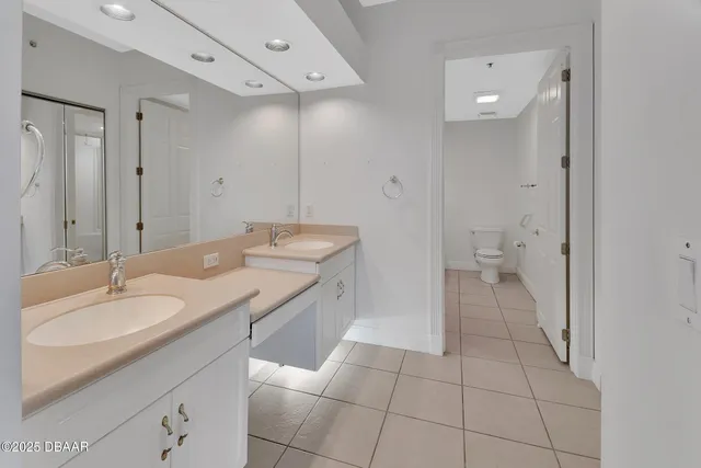 a bathroom with a toilet and a bathtub
