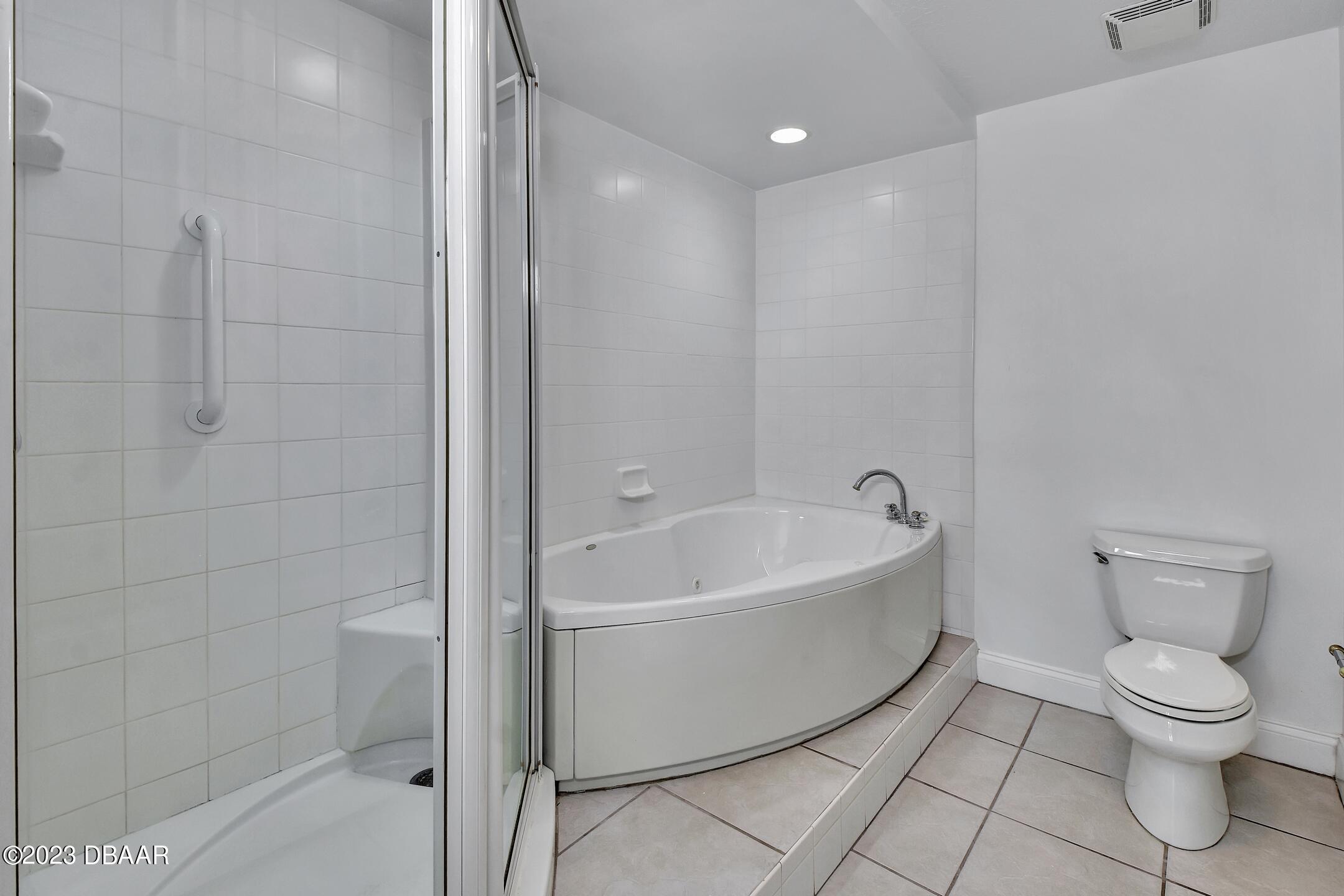 4623 Rivers Edge Village Lane, Unit 6308 Ponce Inlet, FL 32127 - Photo 23 of 55 a white bath tub sitting next to a toilet