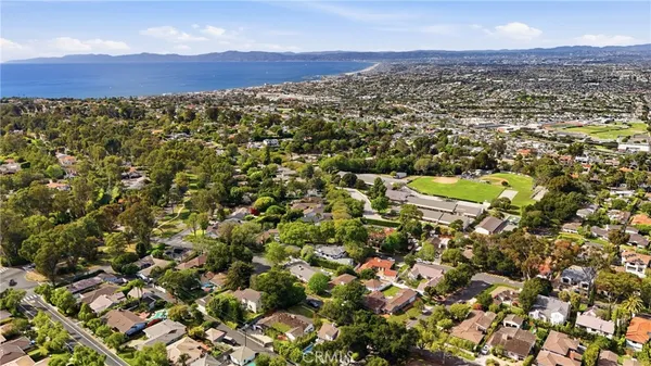 $2,400,000 | 3932 Vía Nivel, Palos Verdes Estates, CA 90274