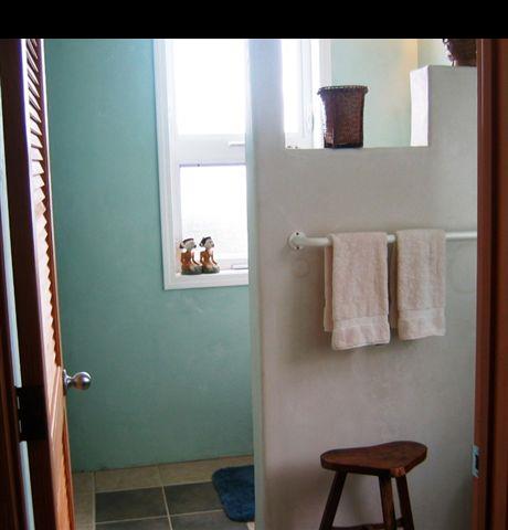 438 Kaupakalua Road Haiku, HI 96708 - Photo 11 of 18 a bathroom with a toilet