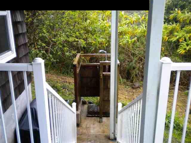 438 Kaupakalua Road Haiku, HI 96708 - Photo 16 of 18 a view of a balcony