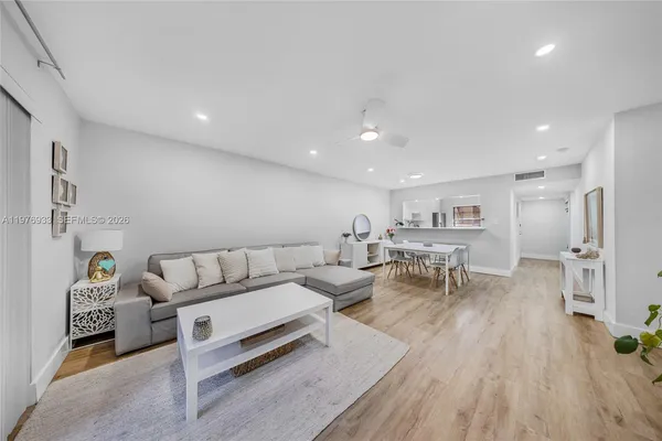 $2,700 | 130 South Cypress Road, Unit 612, Pompano Beach, FL 33060