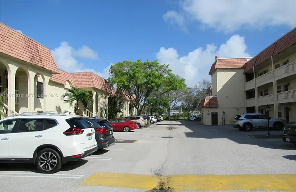 $2,700 | 130 South Cypress Road, Unit 612, Pompano Beach, FL 33060