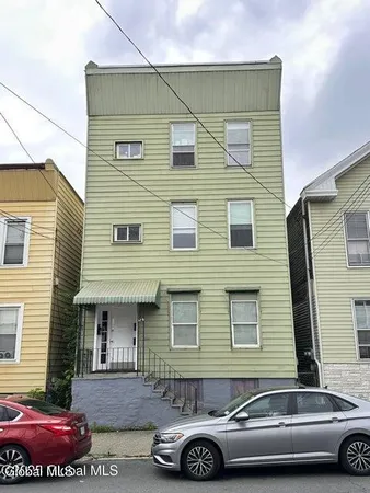 $1,400 | 129 Main Street, Unit 3, Cohoes, NY 12047