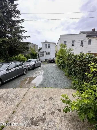 $1,400 | 129 Main Street, Unit 3, Cohoes, NY 12047