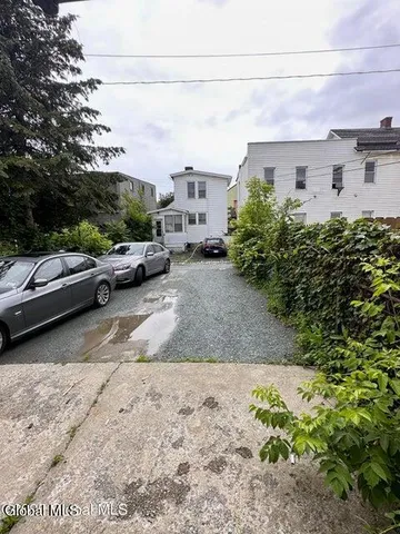 $1,400 | 129 Main Street, Unit 3, Cohoes, NY 12047