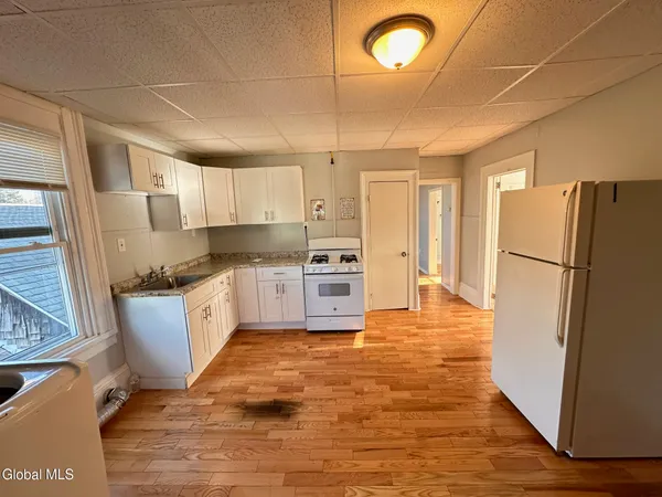 $1,400 | 129 Main Street, Unit 3, Cohoes, NY 12047