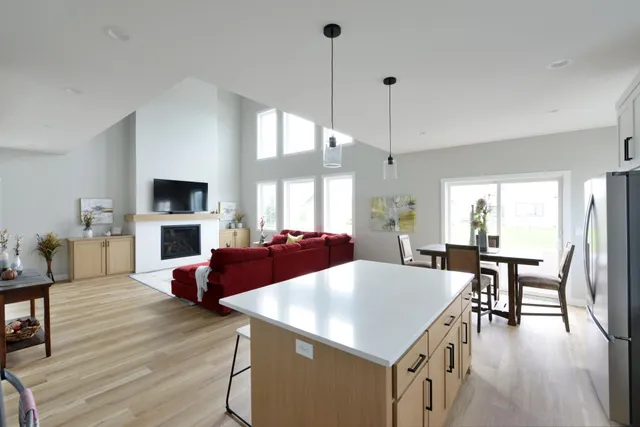 $673,000 | 4795 39th Street South, Fargo, ND 58104