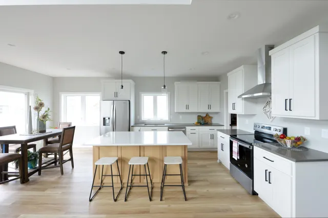 $673,000 | 4795 39th Street South, Fargo, ND 58104