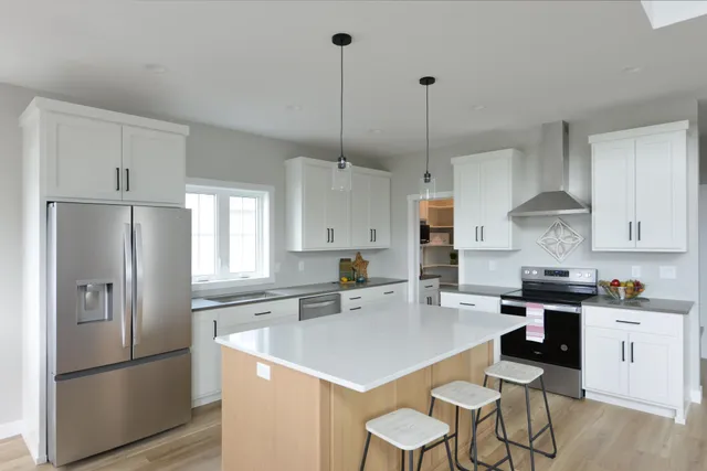 $673,000 | 4795 39th Street South, Fargo, ND 58104