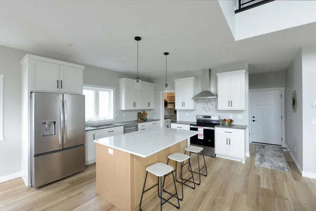 $673,000 | 4795 39th Street South, Fargo, ND 58104