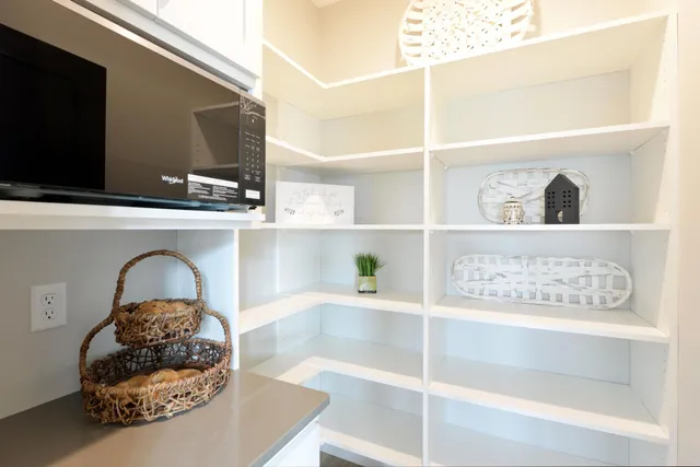 $673,000 | 4795 39th Street South, Fargo, ND 58104