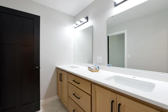 $673,000 | 4795 39th Street South, Fargo, ND 58104