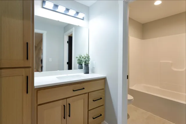 $673,000 | 4795 39th Street South, Fargo, ND 58104