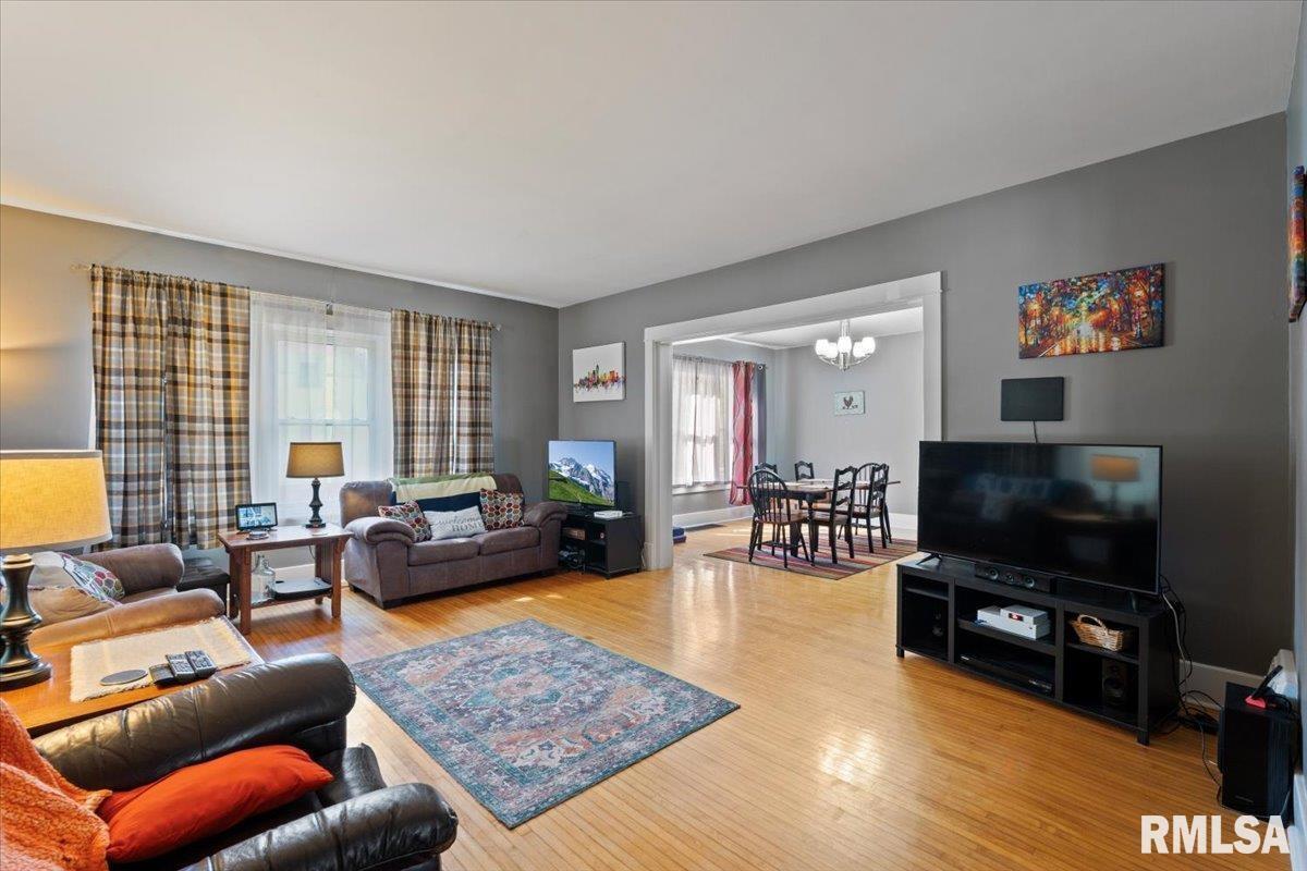101 South Stewart Street Geneseo, IL 61254 - Photo 22 of 41 a living room with furniture and a flat screen tv