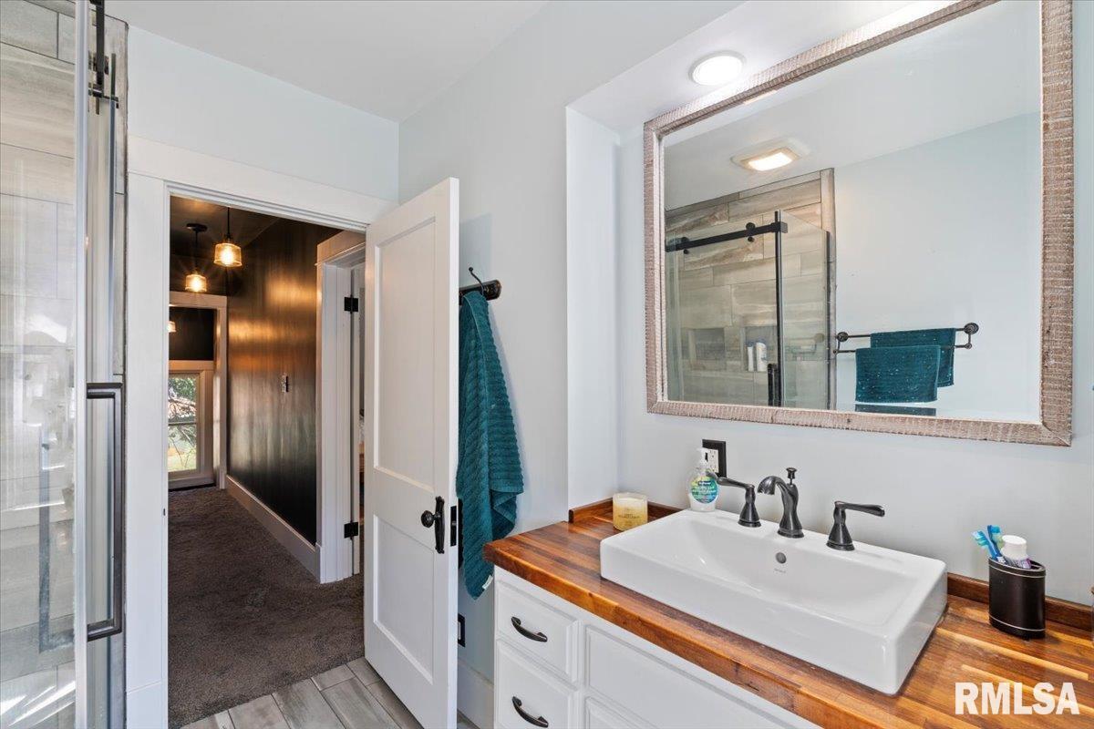 101 South Stewart Street Geneseo, IL 61254 - Photo 38 of 41 a bathroom with a sink and a mirror
