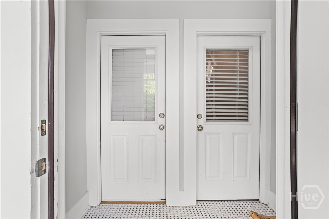 311 West 39th Street Savannah, GA 31401 - Photo 4 of 38
