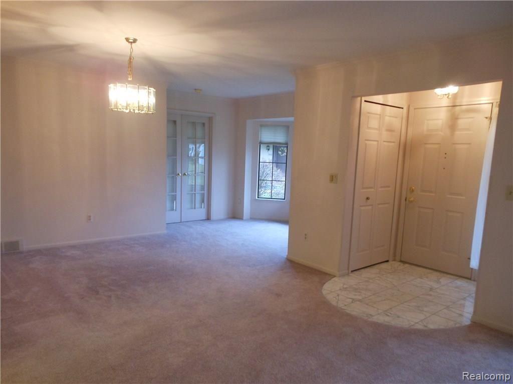 356 Meadow Bridge Drive, Unit 120 Rochester Hills, MI 48307 - Photo 6 of 34