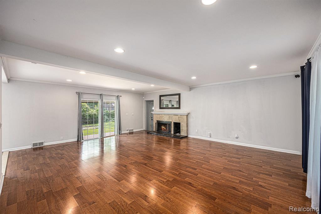 20740 Marter Road Grosse Pointe Woods, MI 48236 - Photo 3 of 37