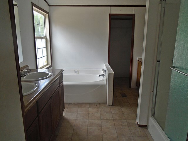 3911 Farmers Bridge Road Hephzibah, GA 30815 - Photo 9 of 13 Master Bath