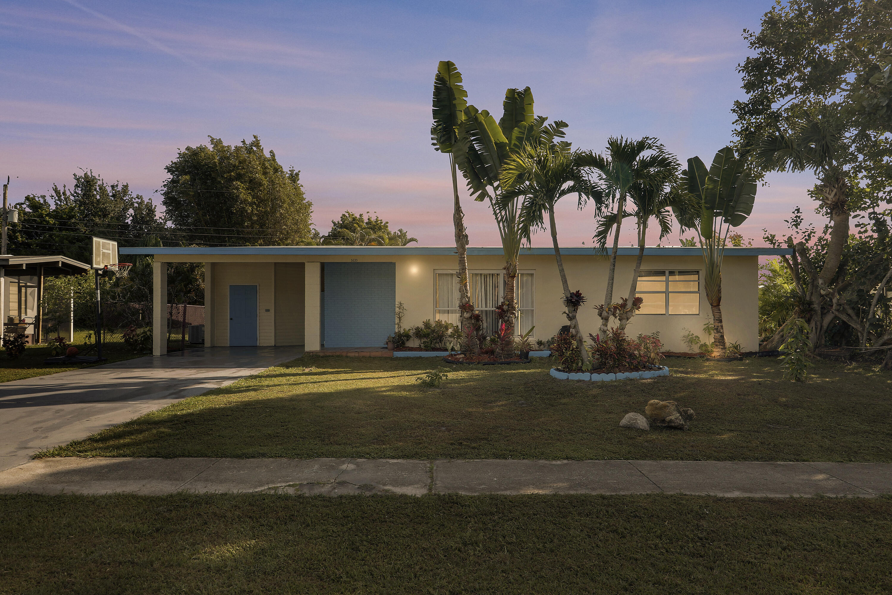 3133 Southeast Pruitt Road Port St. Lucie, FL 34952 - Photo 3 of 42 Fake Twilights-1