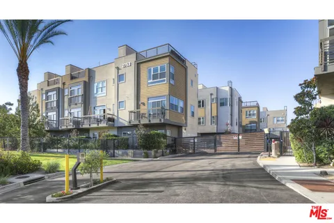 $6,250 | 2753 Waverly Drive, Unit 1108, Los Angeles, CA 90039