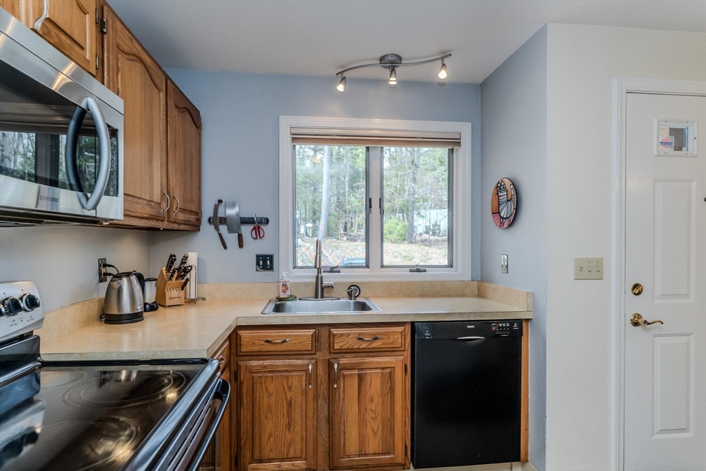 575 Bridge Road, Unit 96 Northampton, MA 01062 - Photo 11 of 30 Gallery Image 11