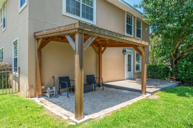 a view of a house with backyard and porch