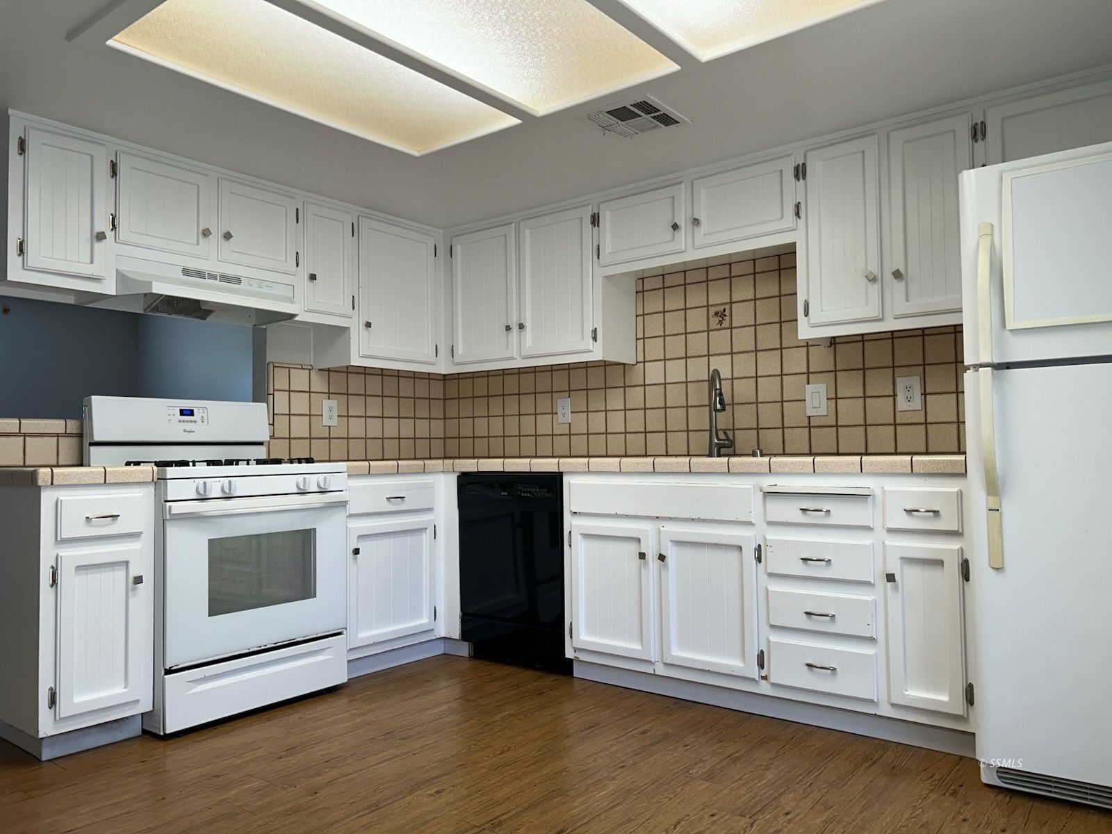 912 West Graaf Avenue Ridgecrest, CA 93555 - Photo 4 of 12