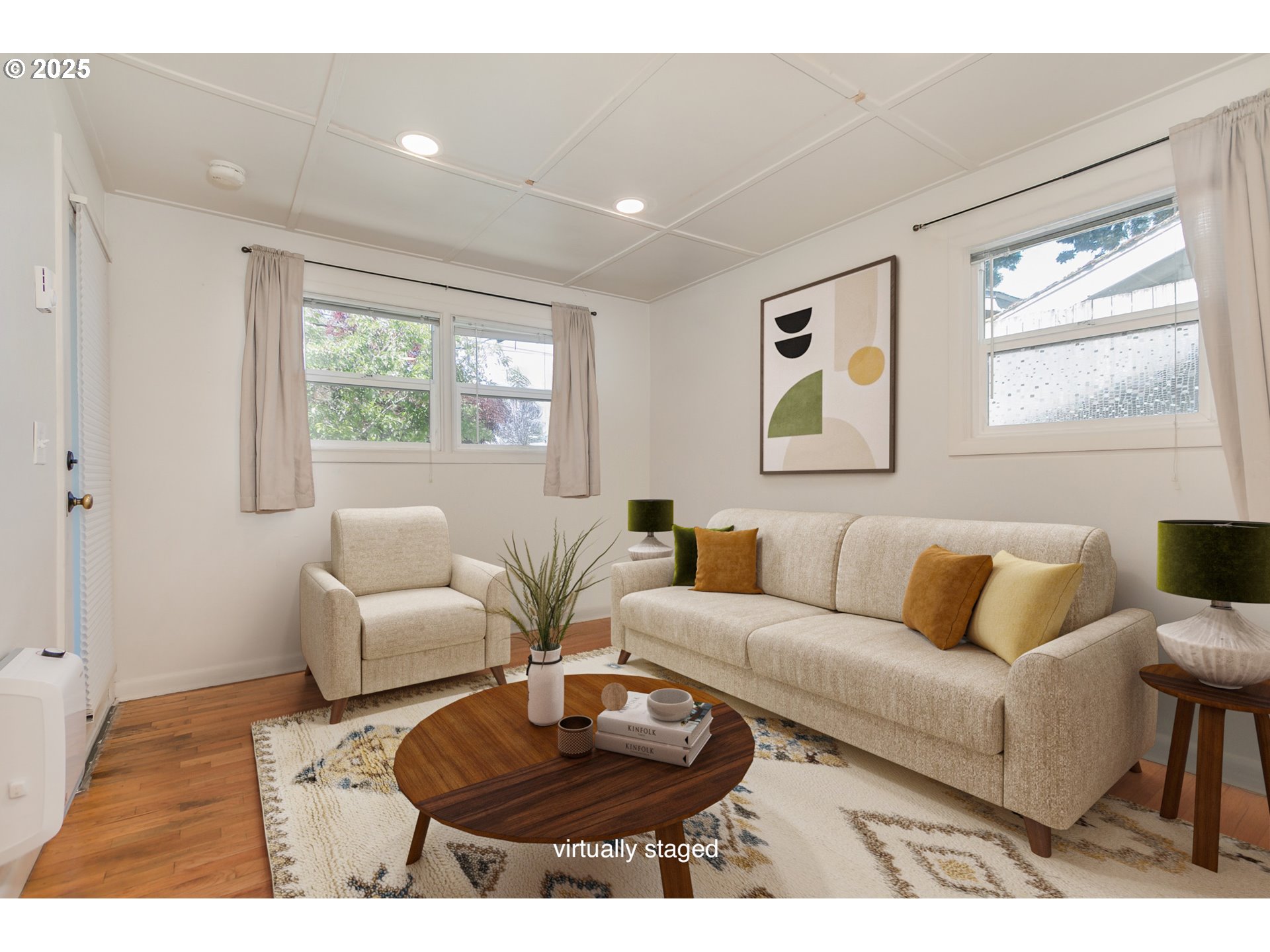 2905 Pearl Street Eugene, OR 97405 - Photo 22 of 29 a living room with furniture and a large window