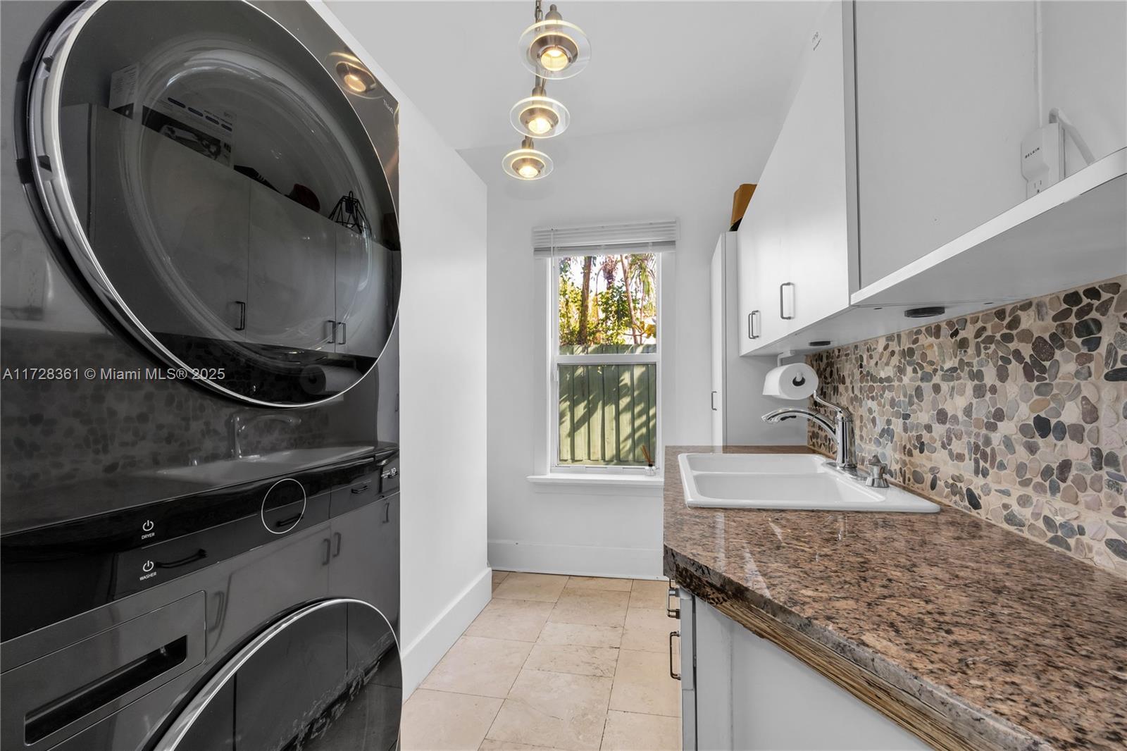 178 Northeast 45th Street Miami, FL 33137 - Photo 34 of 47 an entryway