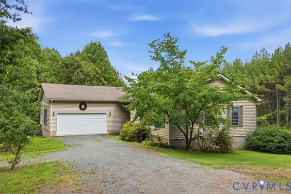 $500,000 | 737 Holly Springs Drive, Louisa, VA 23093