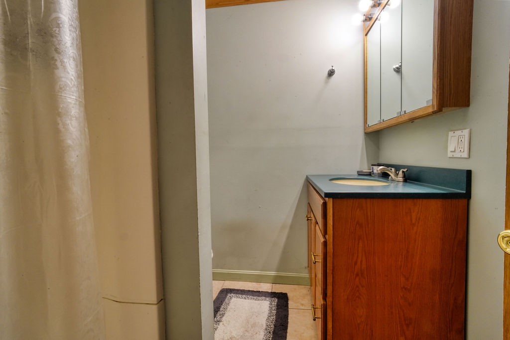 42 Kiley Way Coventry, RI 02816 - Photo 29 of 43 In-law bath
