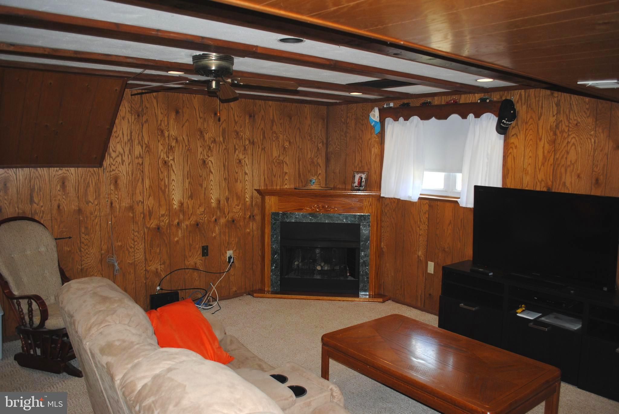 1004 Hilltop Road Warminster, PA 18974 - Photo 15 of 26 Family Room