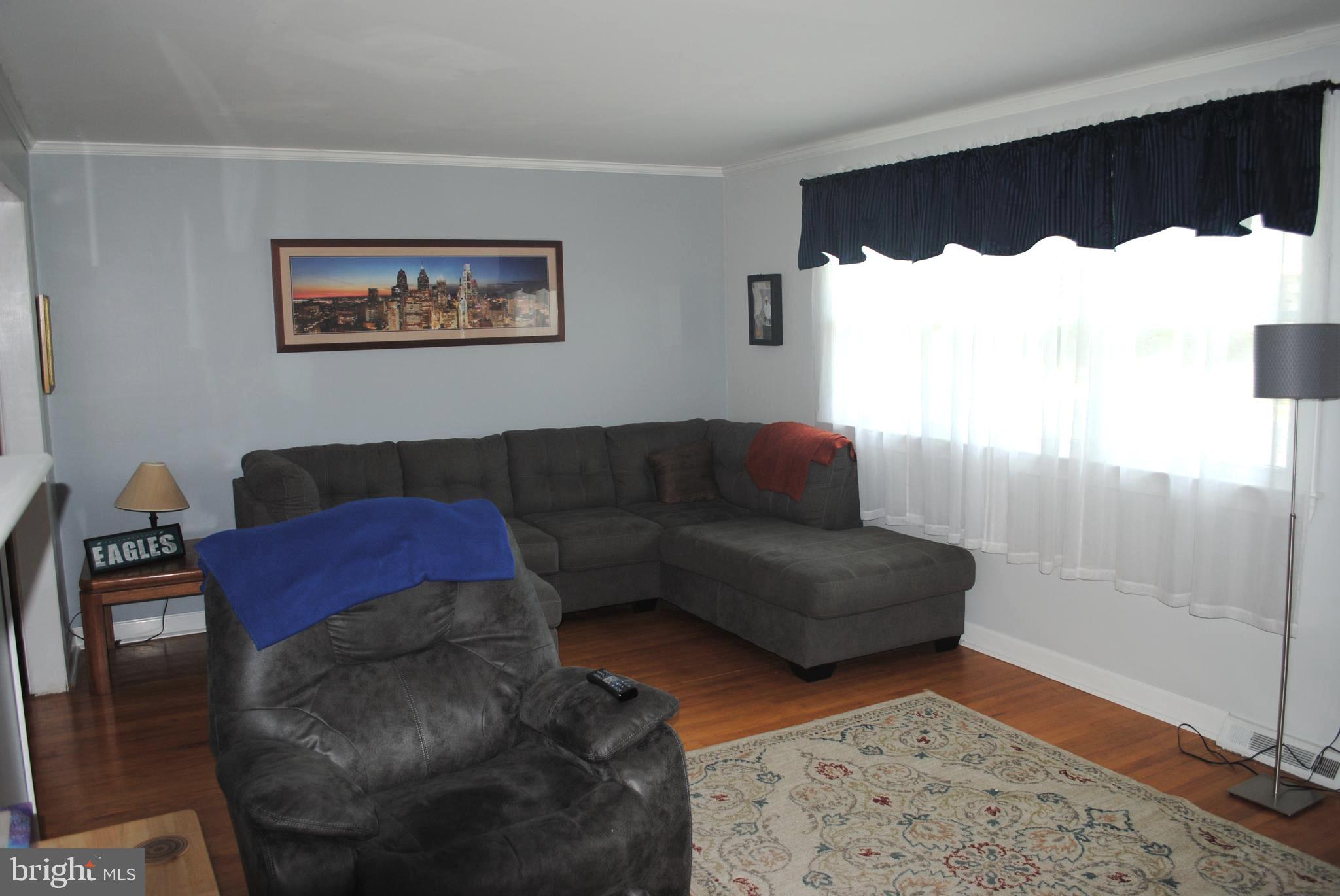 1004 Hilltop Road Warminster, PA 18974 - Photo 4 of 26 Living Room