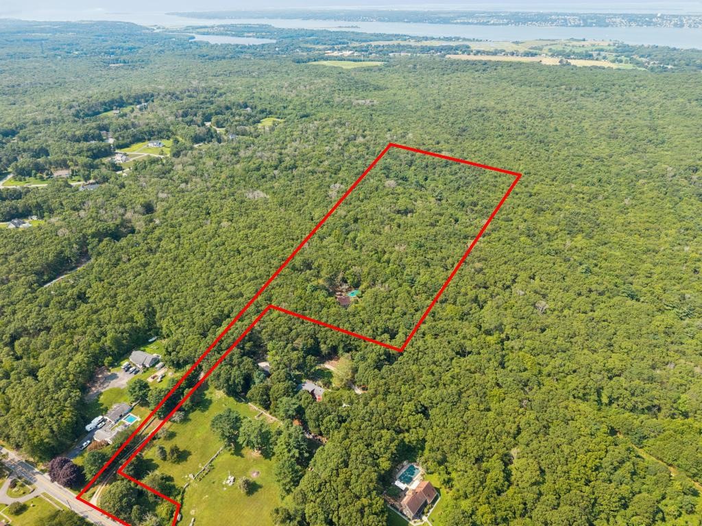 840 Lake Road Tiverton, RI 02878 - Photo 6 of 37 Gallery Image 6