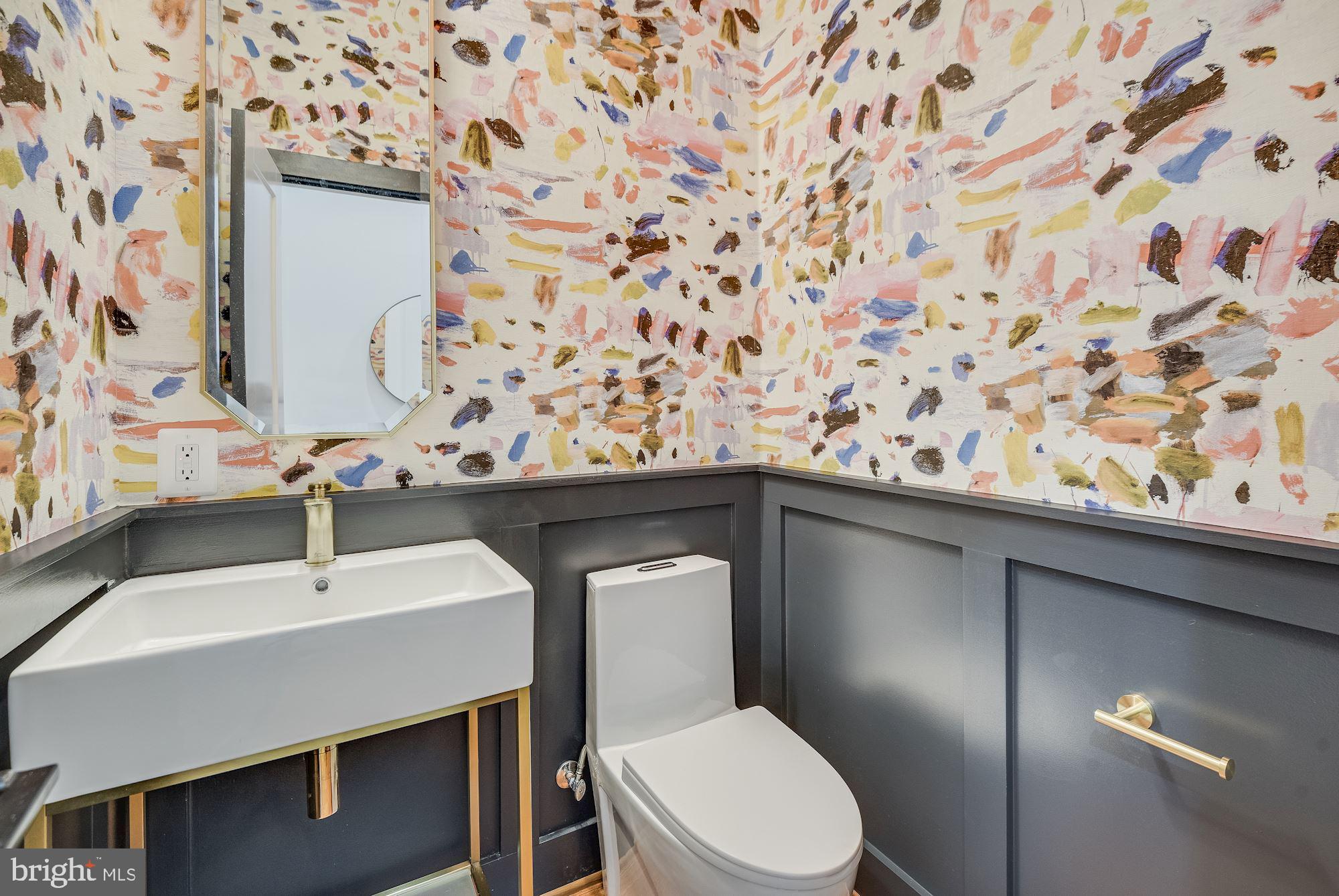 17 Ritchie Avenue Silver Spring, MD 20910 - Photo 16 of 38 Wallpaper direct from France!