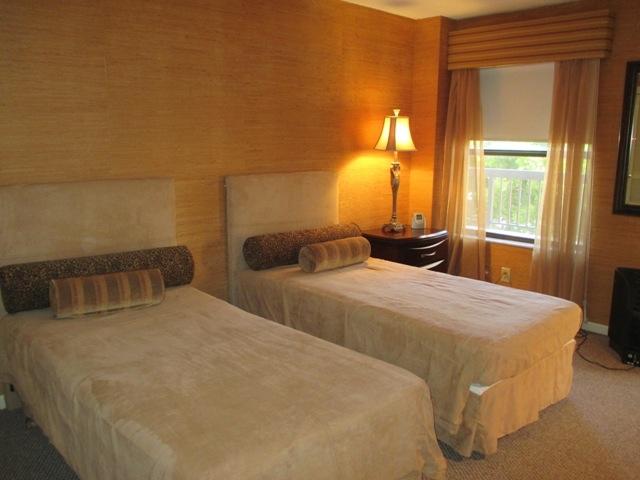 364 Golfview Road, Unit 402 North Palm Beach, FL 33408 - Photo 16 of 30 Guest bedroom