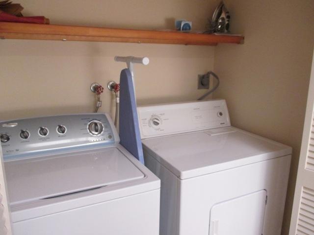 364 Golfview Road, Unit 402 North Palm Beach, FL 33408 - Photo 20 of 30 washer and dryer