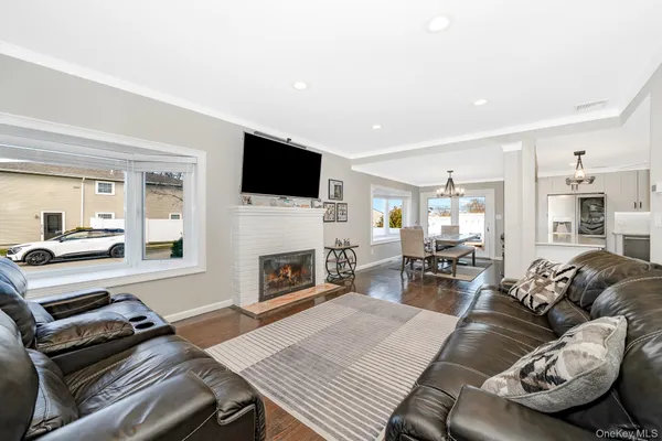 $829,990 | 2431 Riverside Drive, Wantagh, NY 11793