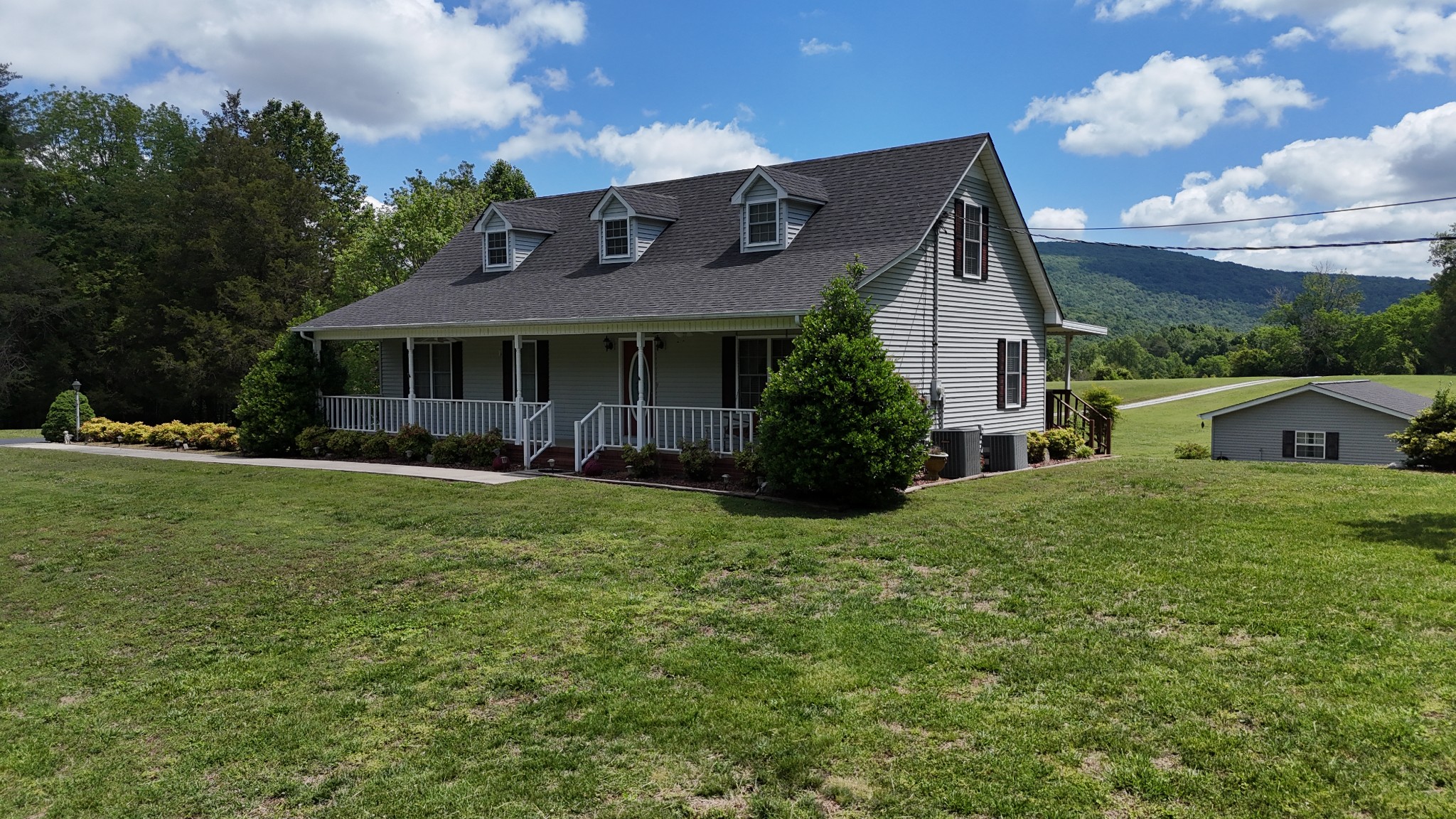 5234 Shellsford Road McMinnville, TN 37110 - Photo 2 of 59 a front view of a house with a yard and green space