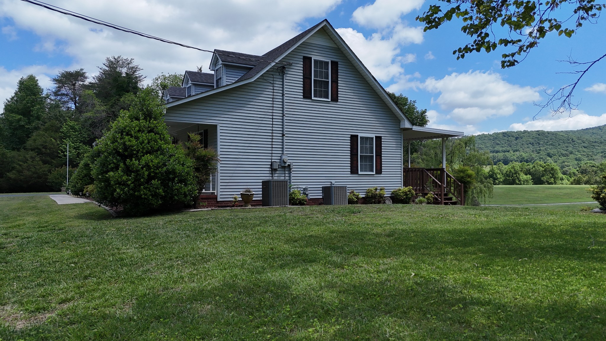 5234 Shellsford Road McMinnville, TN 37110 - Photo 3 of 59 a view of a backyard with plants and large tree