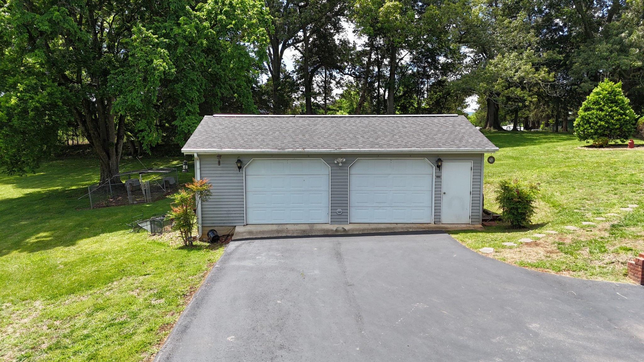 5234 Shellsford Road McMinnville, TN 37110 - Photo 51 of 59 a front view of a house with garden