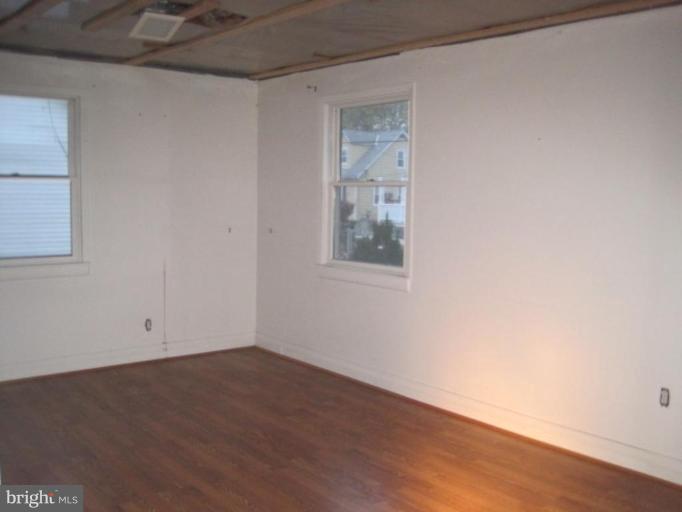 2103 Oakland Road Middle River, MD 21220 - Photo 4 of 7 Living Room