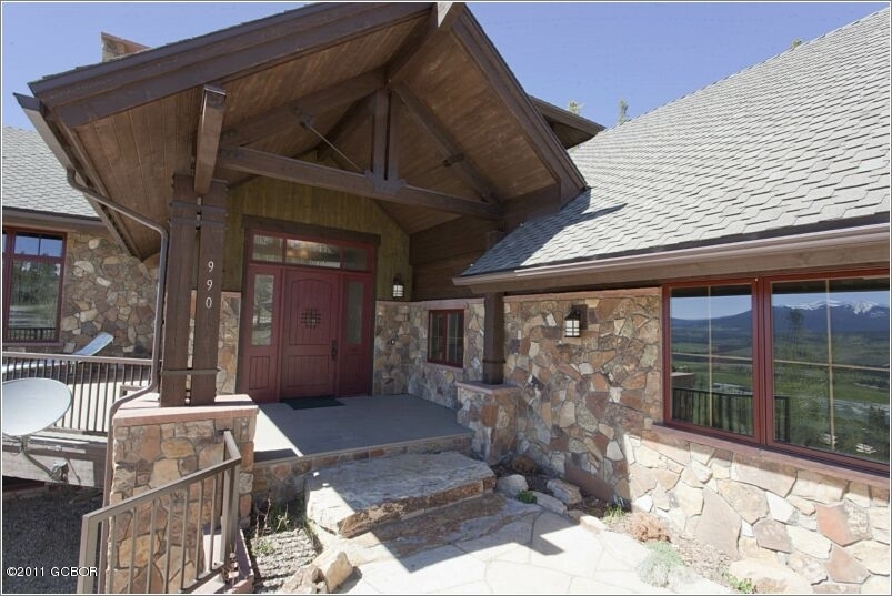 990 Cozens Ridge Fraser, CO 80442 - Photo 20 of 29 cozens ridge 990_entryway