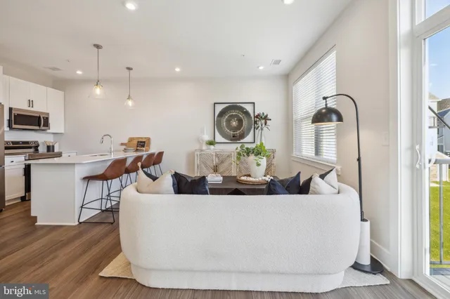 $2,500 | 17 Mainland Road, Unit 217, Harleysville, PA 19438