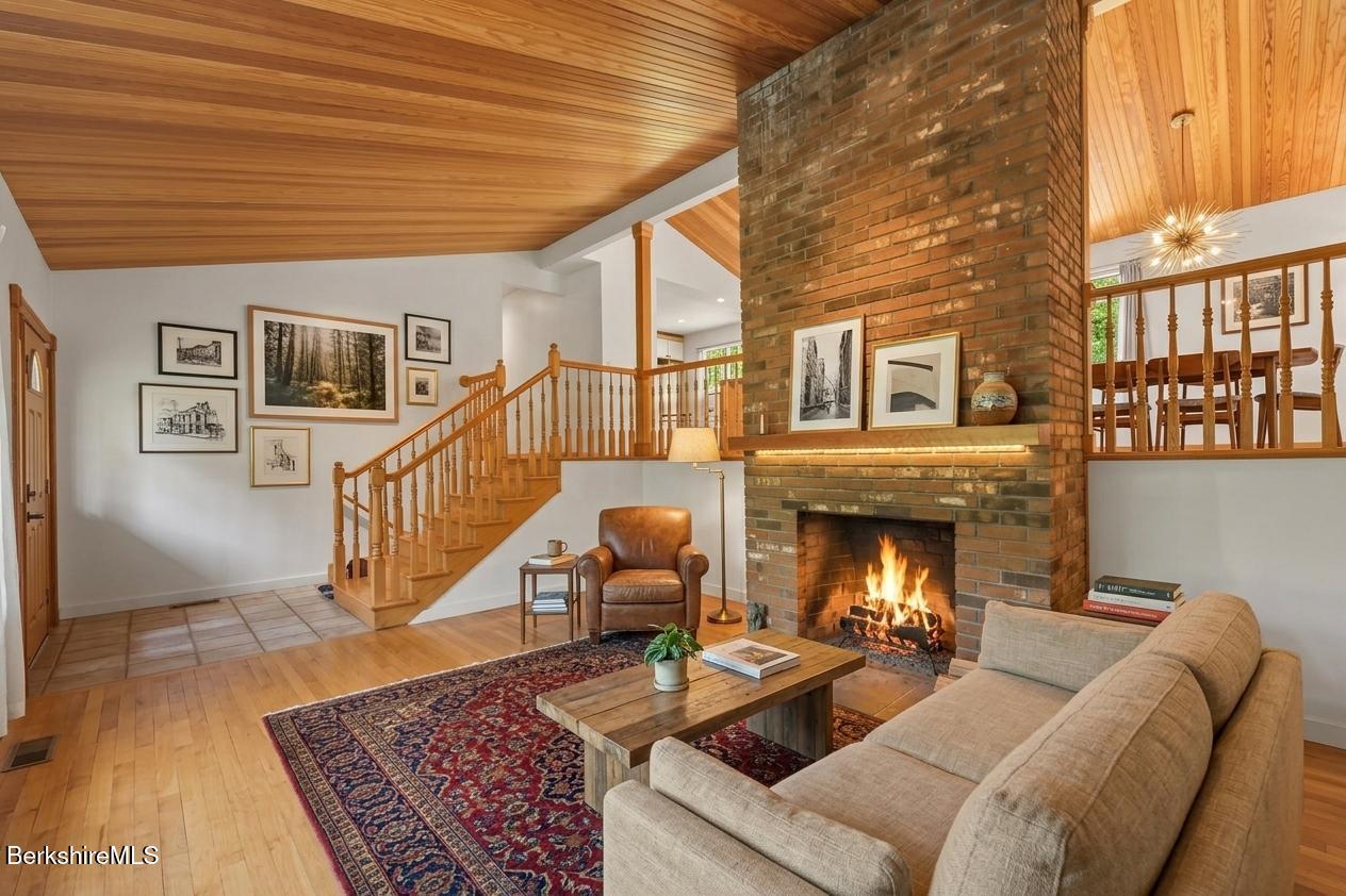 1862 Home Road Sheffield, MA 01230 - Photo 5 of 30 AI Living room