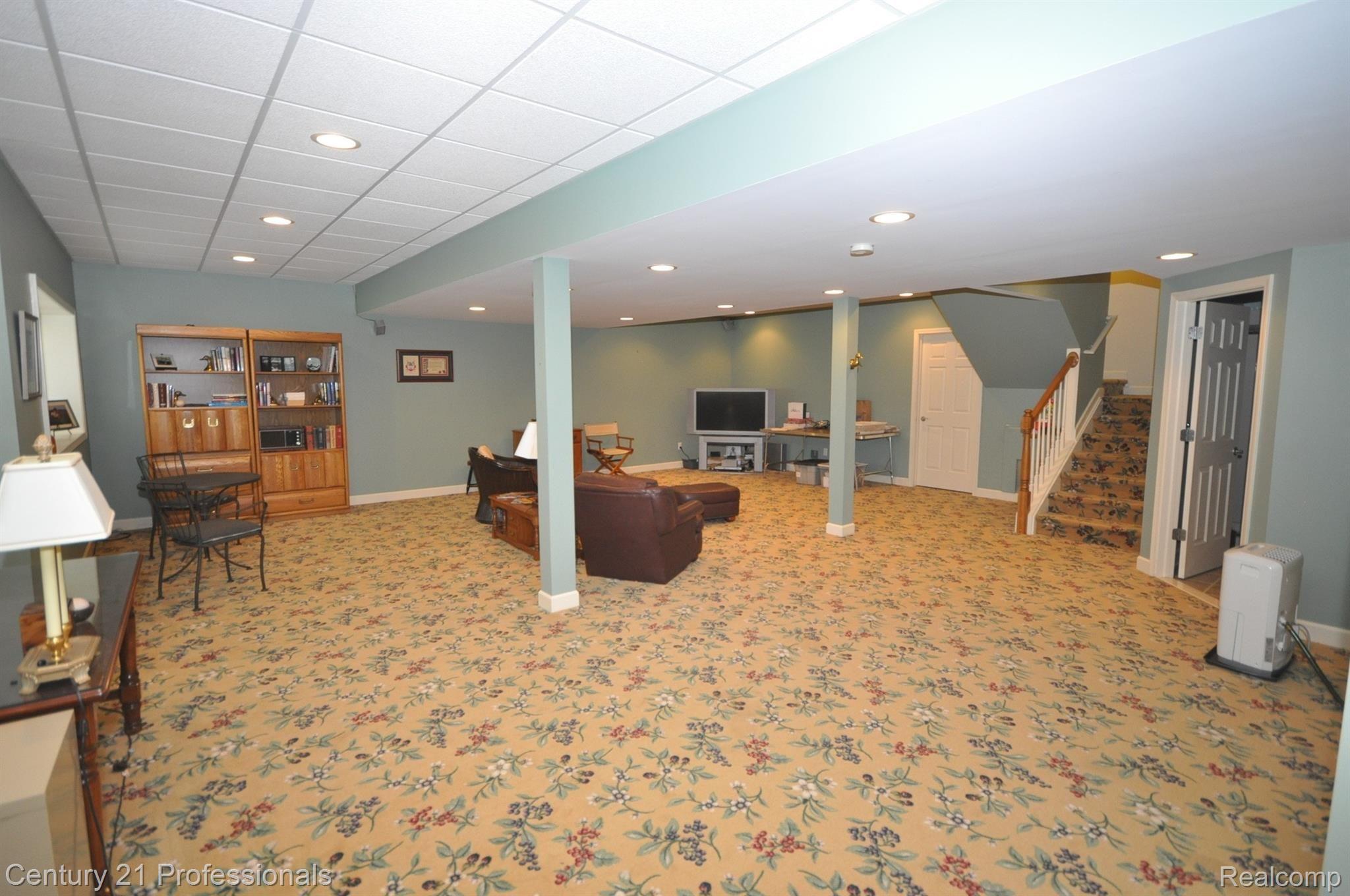 5045 Belmonte Drive Rochester, MI 48306 - Photo 30 of 52 29-5045 Belmonte.JPG